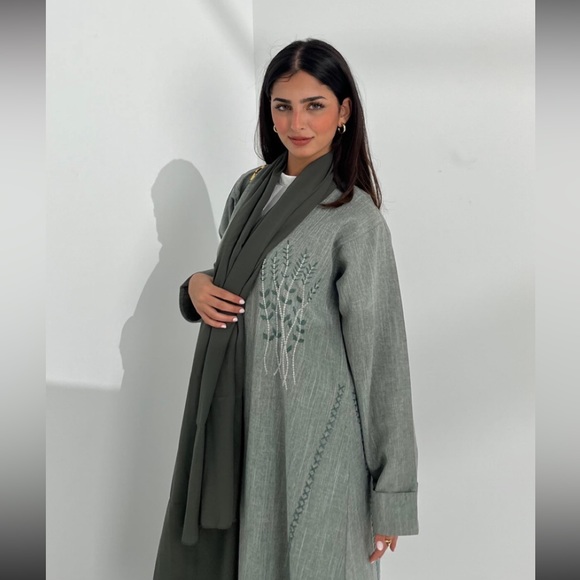 Sage green linen abaya from Dubai - Picture 1 of 6